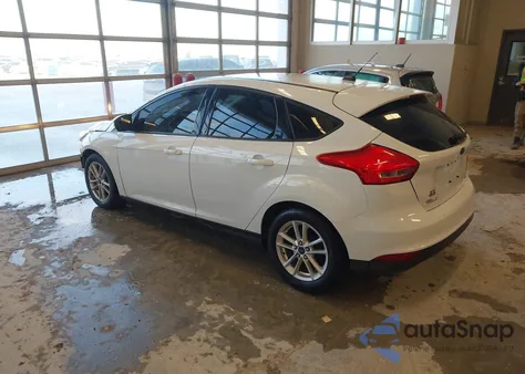 2015 Ford Focus Se z USA, uszkodzony, nr VIN 1FADP3K27FL242083